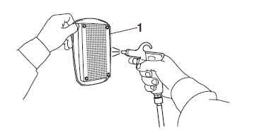 Cleaning the air filter element