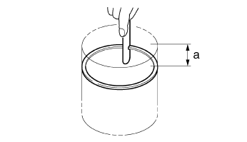 Checking the piston rings