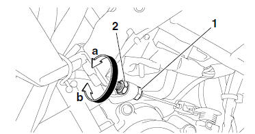 Adjusting the clutch cable free play